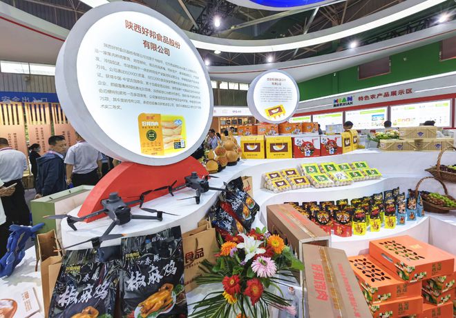 西咸新區特色農產品亮相第三十屆中國楊凌農高會，展現現代農業新風貌